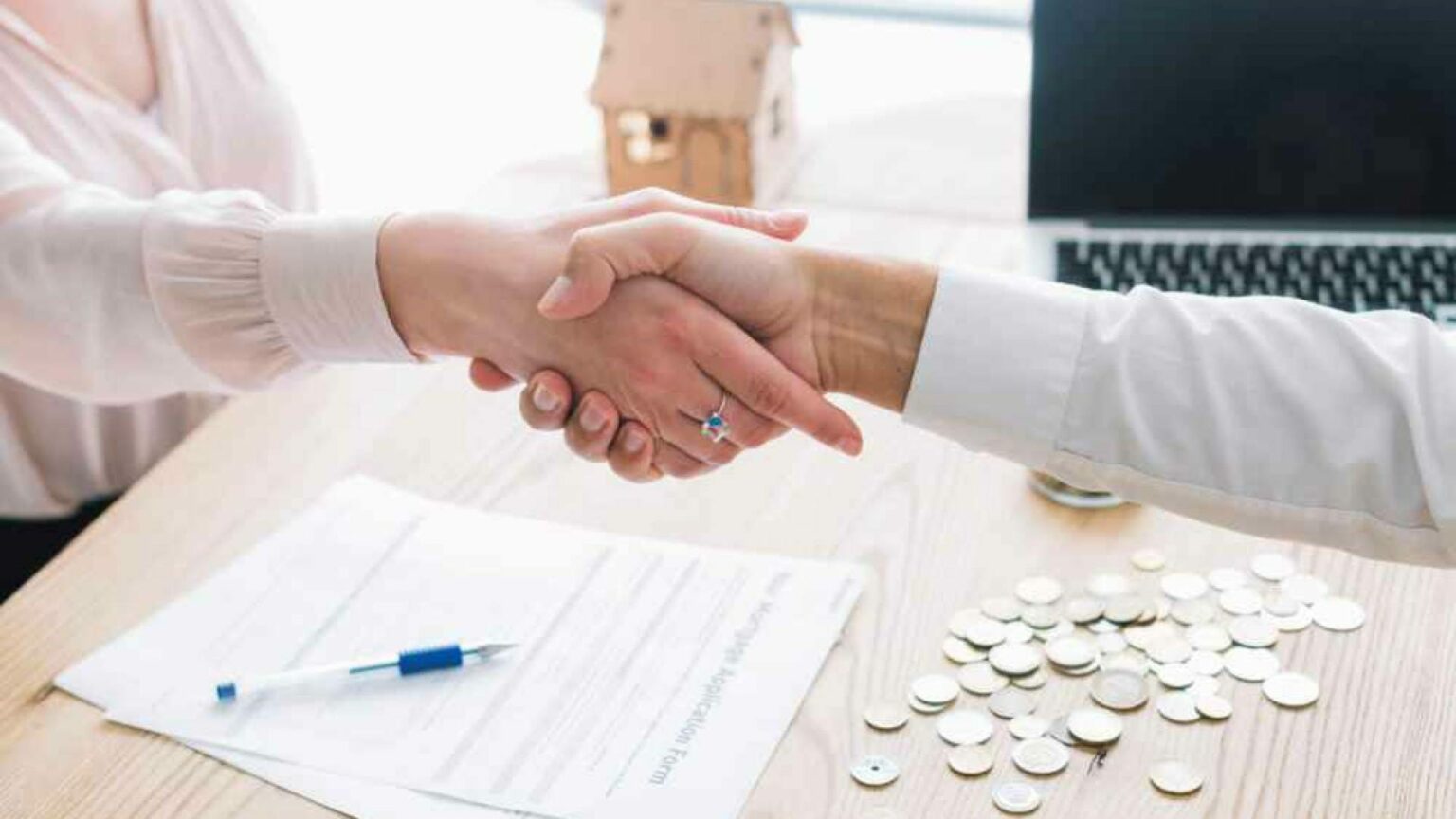 Empréstimo sem burocracia: Confira 2 bancos que oferecem opções facilitadas