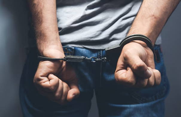 Homem é preso no interior do RN após manter companheira em cárcere privado e ameaçá-la com faca