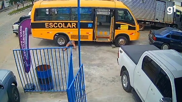 Mecânico quase é esmagado por ônibus enquanto consertava veículo, na Paraiba