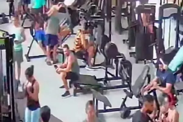 VÍDEO] Aluno de academia atingido por aparelho passa por cirurgia